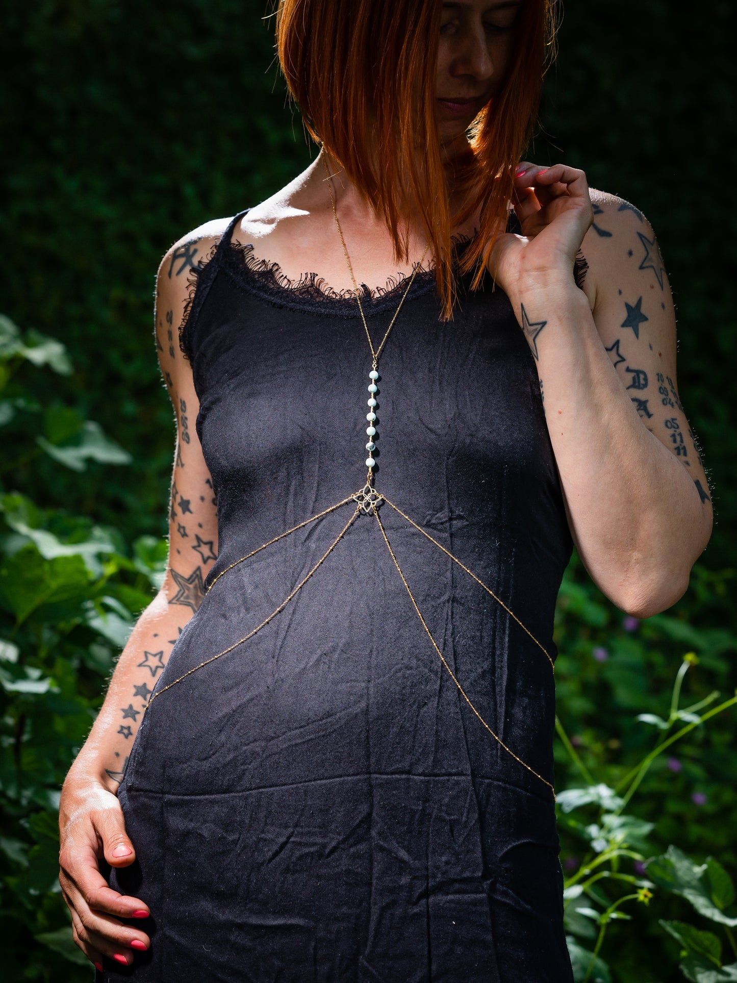 Bijou de corps "Modulare" en pierre naturelle